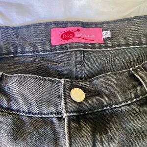 Frog skateboard faded black denim